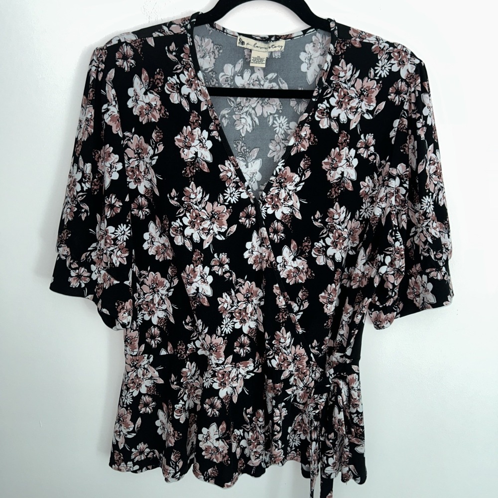 A Love Story Women's XL V-Neck Tie Waist 3/4 Sleeve Black Floral Top Lightweight